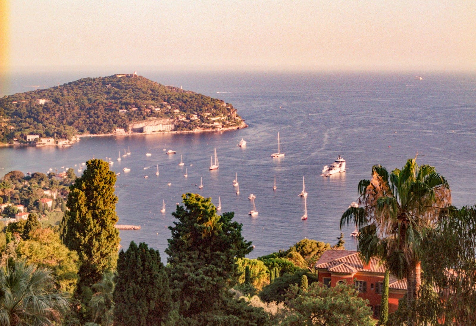 Beaulieu-sur-Mer — A large body of water surrounded by trees