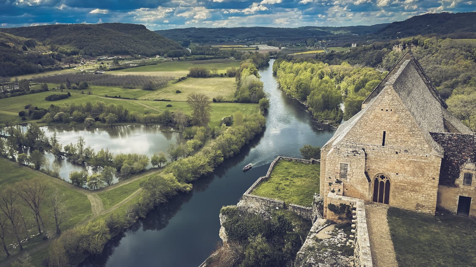 Fontaine-de-Vaucluse — a river running through a lush green countryside